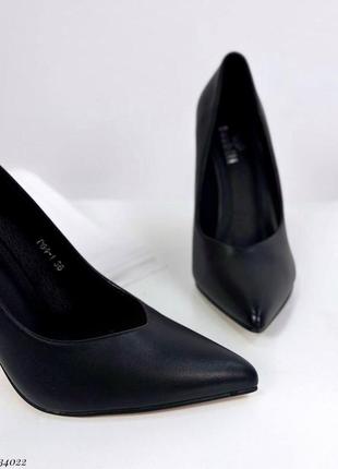 Туфли на каблуке шпильке лодочки черные кожа с вырезом4 фото