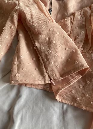 Шикарная розовая блуза в корсетном стиле с объемными рукавами и декольте, укороченная блузка в горох8 фото