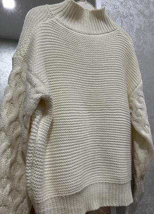 Вязаный свитер молочного цвета1 фото