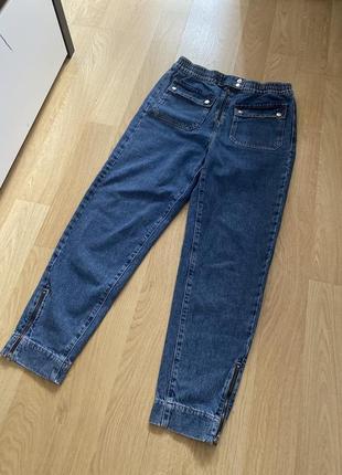 Джинсы с накладными карманами