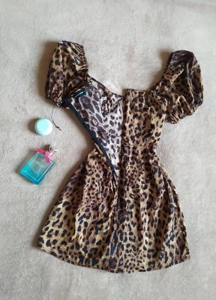 Класна трендова стильна леопардова сукня бюстьє з імітацією запаху з розрізом на ніжці рукава ліхтарики7 фото