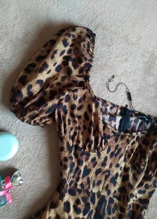 Класна трендова стильна леопардова сукня бюстьє з імітацією запаху з розрізом на ніжці рукава ліхтарики9 фото