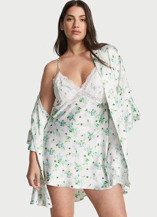 Атласный халат с воланами victoria’s secret satin flounce robe honeybee floral size	m/l