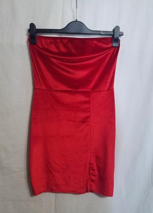 Червона оксамитова сукня.3 фото