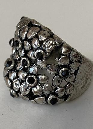 Винтажное серебристое кольцо с черными кристаллами2 фото