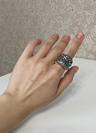 Винтажное серебристое кольцо с черными кристаллами5 фото