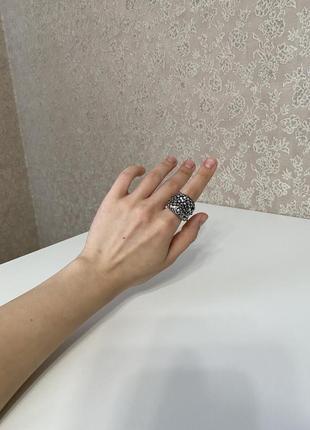 Винтажное серебристое кольцо с черными кристаллами7 фото