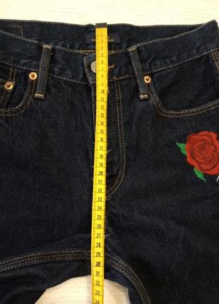 Джинсовые длинные шорты с вышитой розой8 фото