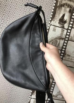 Чёрная кожаная удобная сумка на плечо через плечо miraton3 фото