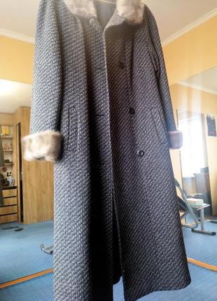 Винтажное пальто с мехом