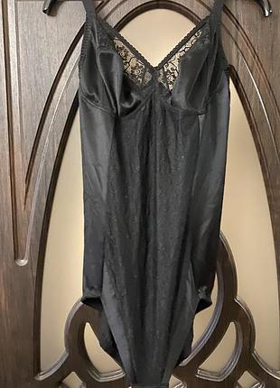 Шикарний, базовий, ажурний, боді , утяжка, в чорному кольорі. від бренду: triumph 😤