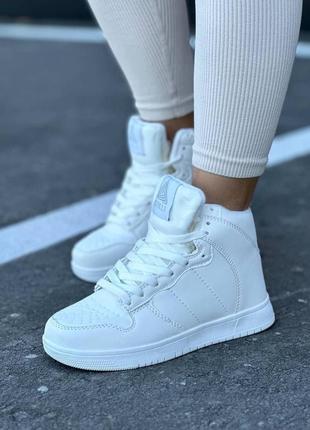 Зимние женские белые кроссовки