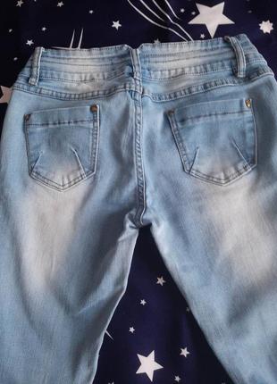 Модные джинсы снизу на резинке бренд h4dee4 фото