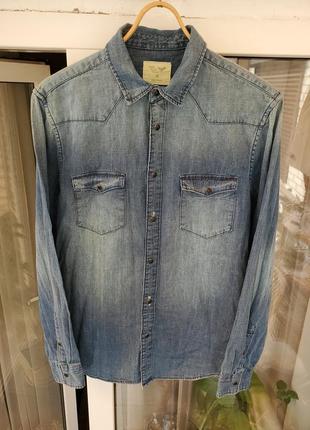 Мужская джинсовая рубашка на кнопках1 фото