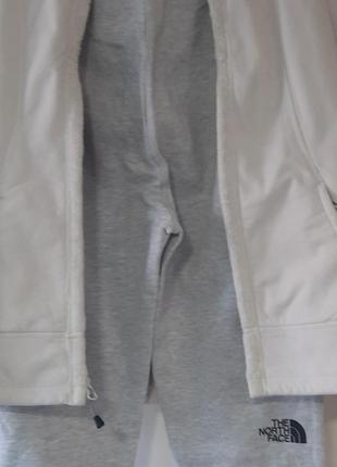 Товари фірми tnf