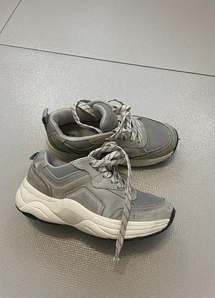 Кроссовки zara