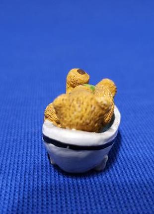 Английская винтажная миниатюрная фигурка мишки в ванне4 фото