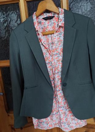 Пиджак с блузкой а комплекте размер м