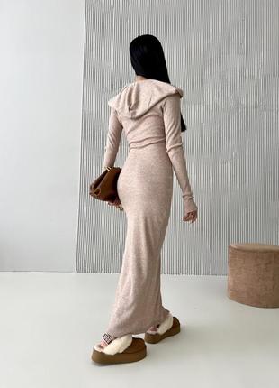 Платье женское миди, с капюшоном, с разрезом, молодежное, в рубчик, ангора, однотонное, бежевое7 фото