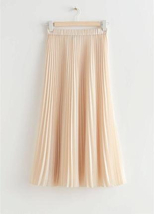 Плісована спідниця міді & other stories