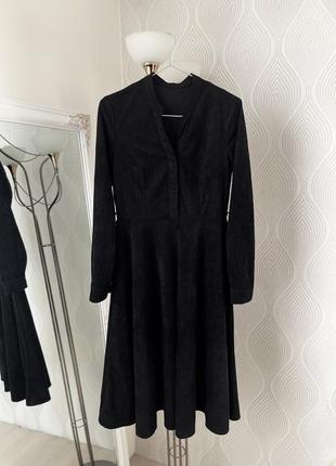 Черное велюровое платье миди с юбкой солнцеклеш от reserved в размере s1 фото