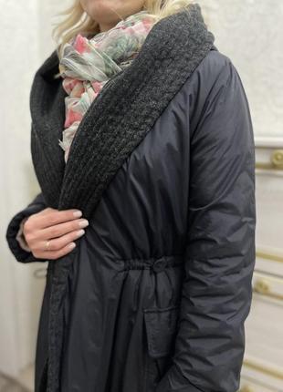 Черное зимнее пальто с платьеной подкладкой и капюшоном в размере s-m на синтепоне5 фото