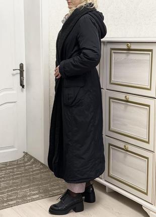 Черное зимнее пальто с платьеной подкладкой и капюшоном в размере s-m на синтепоне2 фото