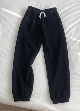 Спортивные женские штаны джоггеры на флисе на высокой посадке с карманами качественные теплые черные