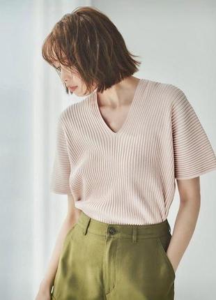 Uniqlo рожева футболка топ в рубчик трикотажний 3d knit пудрова нюдова нова