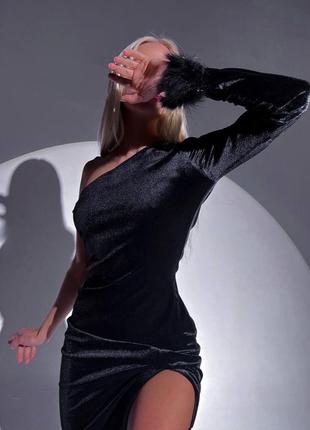 Бархатное бархатное платье миди на одно плечо с перьями с разрезом платье черная длинная новогодняя вечерняя элегантная трендовая стильная3 фото