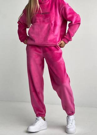 Велюровий костюм з принтом худі оверсайз штани вільні комплект рожевий графітовий чорний спортивний зимовий теплий трендовий стильний5 фото