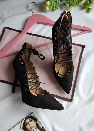Шикарные женские черные туфли под замшу на высоком каблуке и шнуровке2 фото