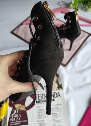 Шикарные женские черные туфли под замшу на высоком каблуке и шнуровке4 фото