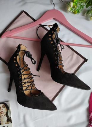 Шикарные женские черные туфли под замшу на высоком каблуке и шнуровке6 фото