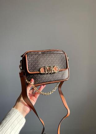 Сумка michael kors parker medium logo crossbody коричневая4 фото