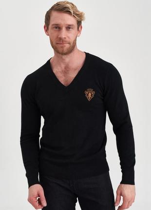 Базовый мужской пуловер черного цвета. размер l