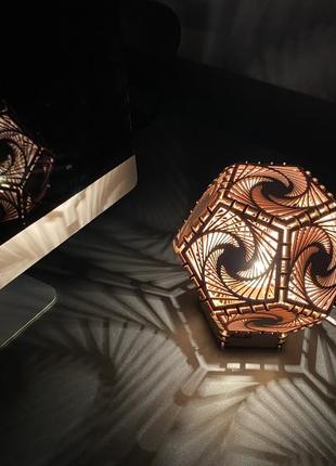 Декоративний нічник з дерева "торнадо"