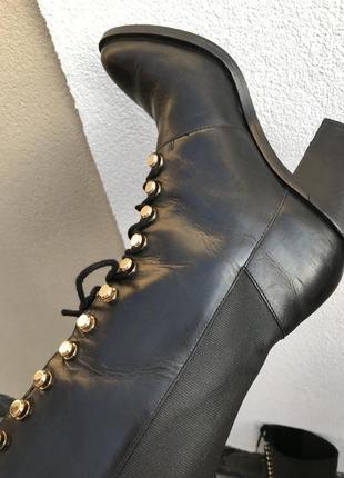 Кожаные высокие черные сапоги на шнуровке, на каблуке &amp; other stories8 фото