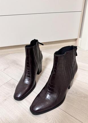 Стильні шкіряні черевики zara