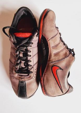 Nike перша лінія. 
легеньки кросівки
