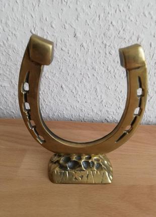 Подкова на подставке бронза