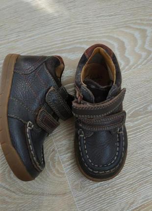 Шкіряні чобітки clarks 22 р.3 фото