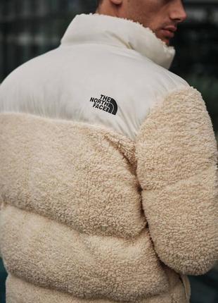 Зимняя куртка the north face бежевая под барашка женская / мужская пуховик5 фото