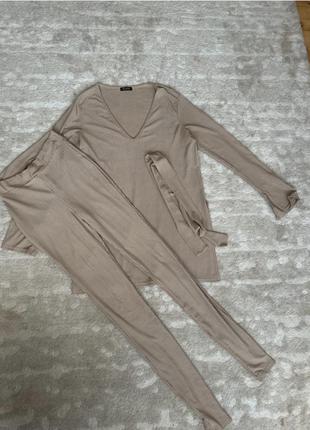 Костюм з поясом