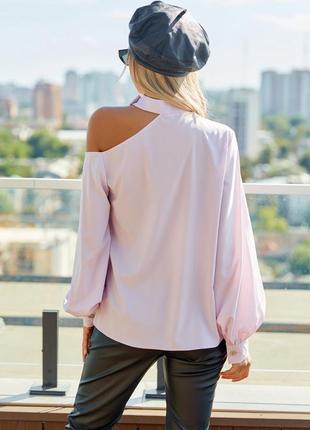 Сиреневая блуза с открытым плечом3 фото