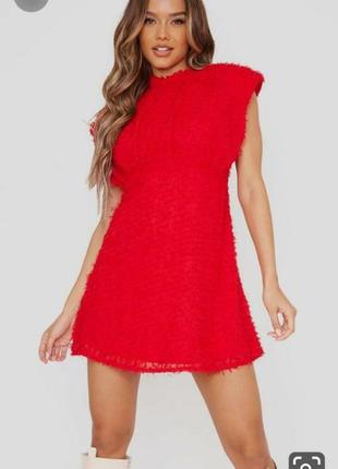 Платье prettylitlething красное, из интересной ткани 12-14 р-ру.