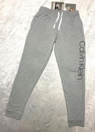 Calvin klein спортивные брюки, джоггеры3 фото