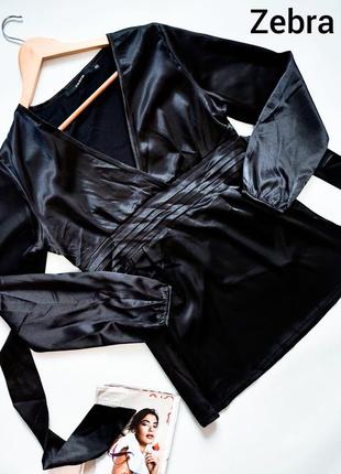 Женская атласная черная блуза с длинным рукавом с поясом от бренда zebra1 фото