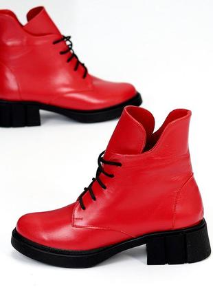 Яркие деловые кожаные ботинки для женщин красного  цвета зимняя модель3 фото