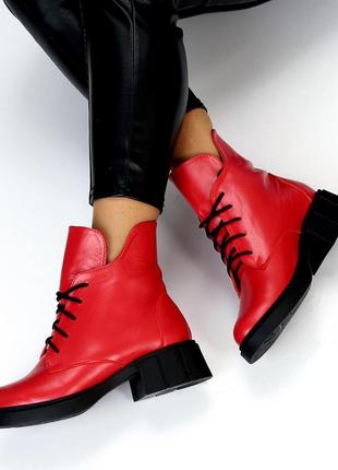 Яркие деловые кожаные ботинки для женщин красного  цвета зимняя модель4 фото